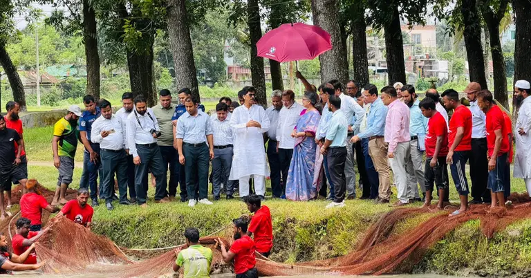 মৎস্য গবেষণা ইনস্টিটিউট পরিদর্শনে কৃষিমন্ত্রী